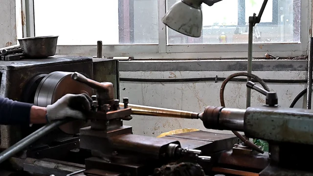 Arbeiten am Längsschlitten